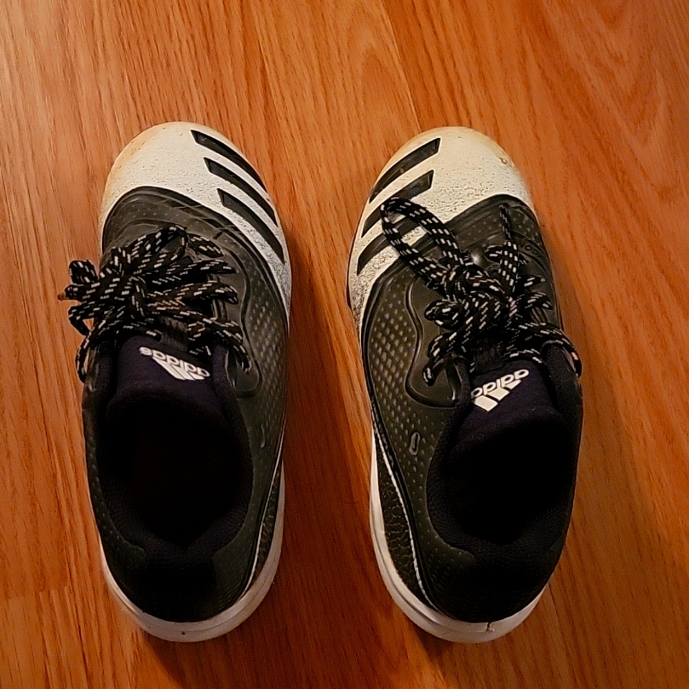 Baseball cleats